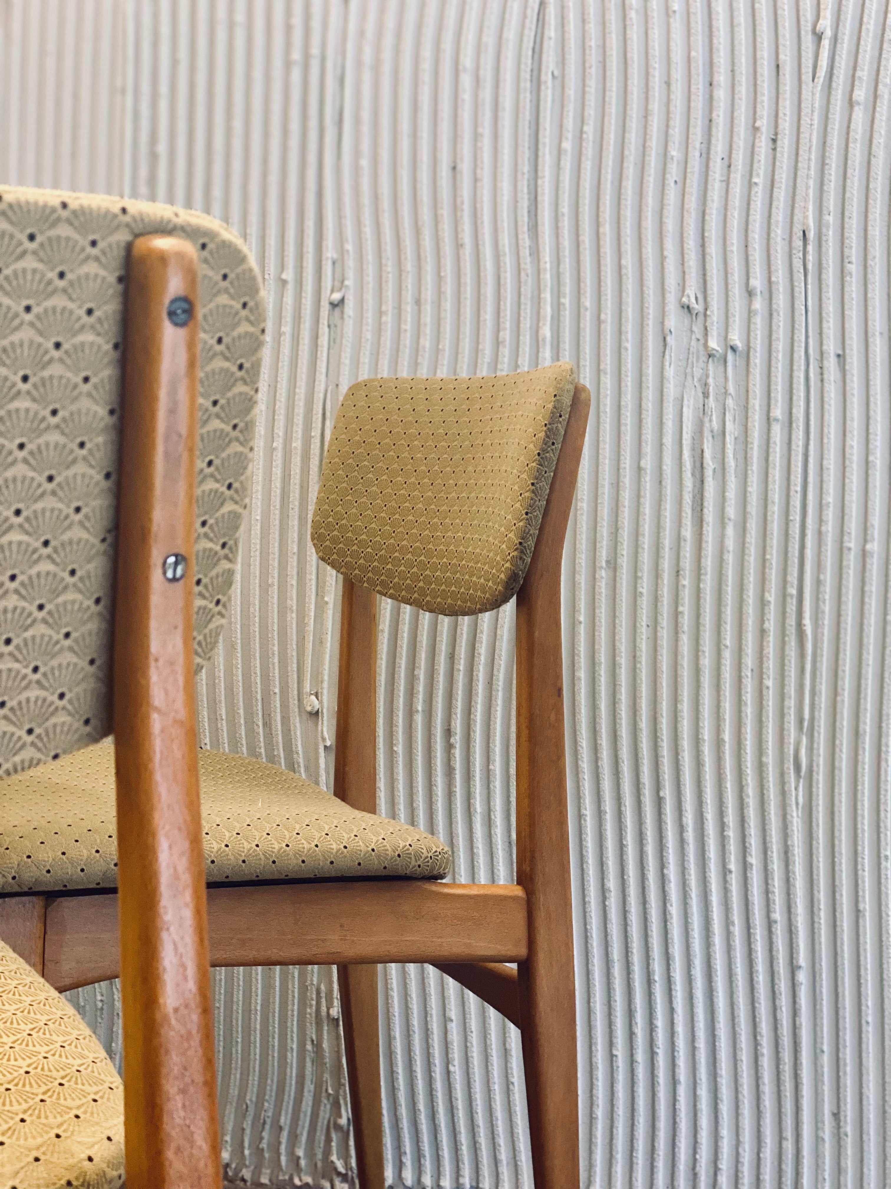 Sillas tapizadas para proyecto de decoración de bar Copetín by estudio Popelina